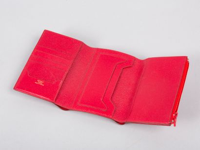 HERMES Paris HERMES Paris, 

Red grained leather wallet with handle closure 

Good...