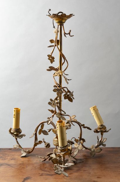 null Lot including a three-light gilt bronze chandelier with foliage and felure scroll...