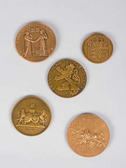 null Lot of medals including : 

- Bronze medal of the Monnaie de Paris made on the...