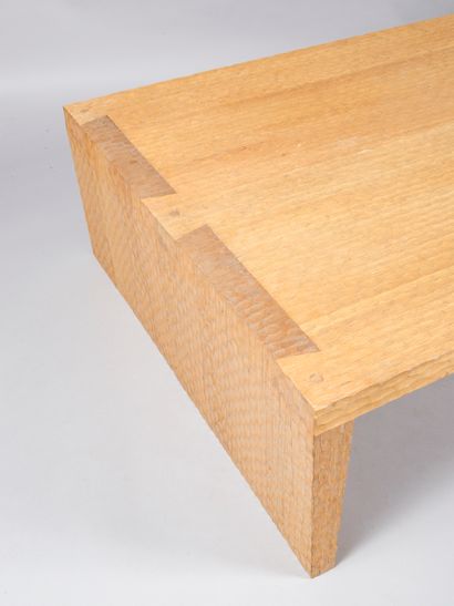 null Importante table basse en bois naturel à décor sculpté à la gouge 

36,5 x 155...