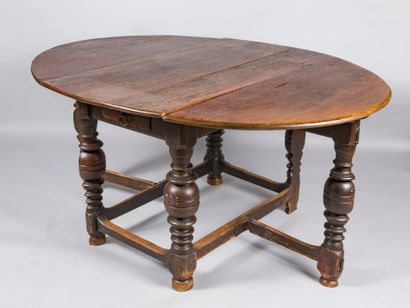 null Dining room table in natural wood, opening with two small drawers in the belt,...