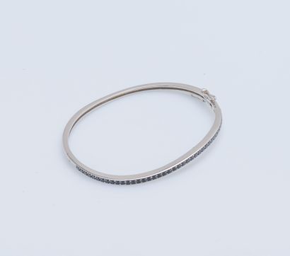 null Silver (800 ‰) rush bracelet with undulating design set with black zircons.

Diameter...