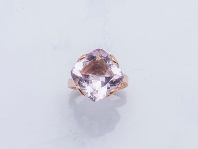 SUPERORO Ring in pink gold 18 carats (750 thousandths) set with a pink quartz cut...