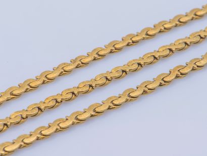null Bracelet gourmette en or jaune 18 carats (750 millièmes) formé de trois chaines...