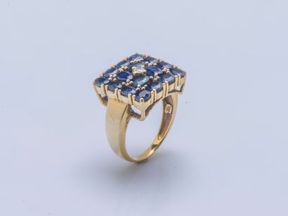 null Yellow gold ring 18 carats (750 thousandths) the bezel of square form set with...