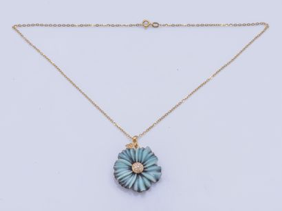 null Chain and pendant flower in yellow gold 18 carats (750 thousandths), the corolla...