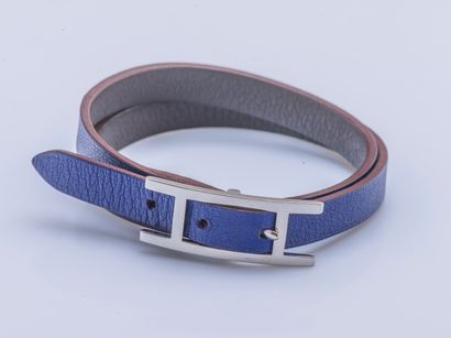 HERMES Bracelet Behapi double tour réversible en cuir Swift bleu et gris à boucle...