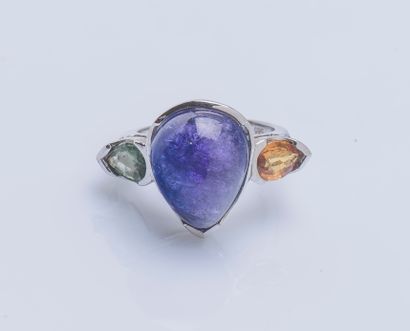 null 14K white gold ring (585 ‰) set with a large pear-shaped tanzanite cabochon...