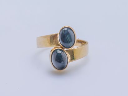 null Ring you and me in yellow gold 18 carats (750 thousandths) set with two cabochons...