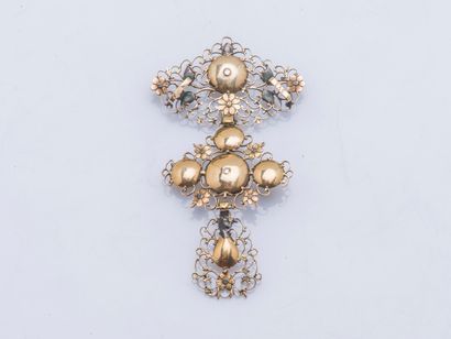 null Pendentif croix papillon dite croix flamande en or jaune 18 carats (750 millièmes)...