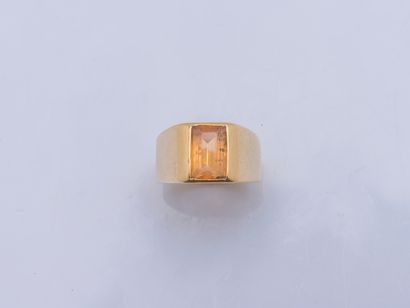 null Ring of signet ring form in yellow gold 18 carats (750 thousandths) decorated...