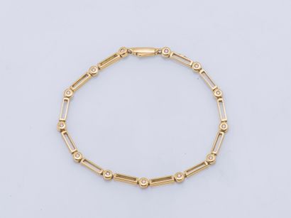 null Bracelet gourmette in yellow gold 18 carats (750 thousandths) alternating rectangular...