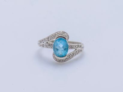 null Ring in 18K white gold (750 thousandths) set with an oval topaz surrounded by...
