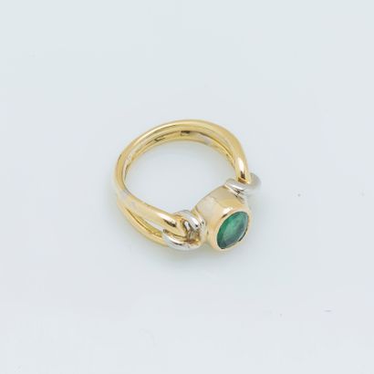 null Yellow gold and 18K (750 ‰) white gold ring adorned with an oval synthetic emerald...