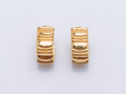 CARTIER 1992 Pair of ear clips from the Baignoire collection in 18K yellow gold (750...