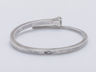 GUCCI Bracelet modèle Clou formant un jonc ouvrant en argent (925 millièmes). Signé...