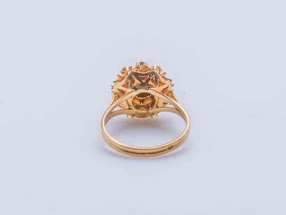 null Ring flower in yellow gold and white gold 18 carats (750 thousandths) set with...