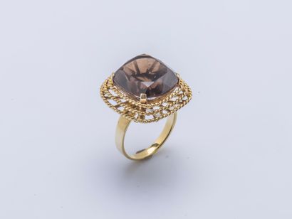 null Ring in yellow gold 14 carats (585 thousandths) set with a smoked quartz cushion...