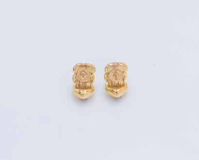 null Pair of 18K yellow gold (750 ‰) earrings drawing a succession of domed hearts...
