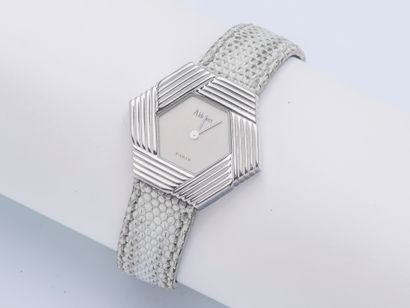 ALDEBERT vers 1990 Montre bracelet de dame en acier, le boitier hexagonale orné de...