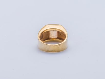 null Ring of signet ring form in yellow gold 18 carats (750 thousandths) decorated...