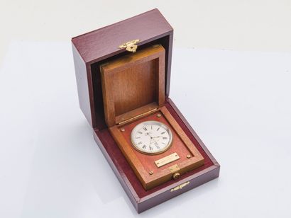 CERTINA KURTH Frères vers 1980 Chronomètre de marine numéroté 7364. Dans son coffret...