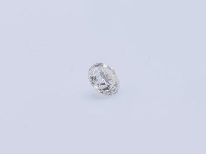 null Un diamant sur papier taillé en brillant pesant 1,08 carat de couleur G et pureté...