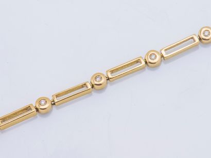 null Bracelet gourmette in yellow gold 18 carats (750 thousandths) alternating rectangular...