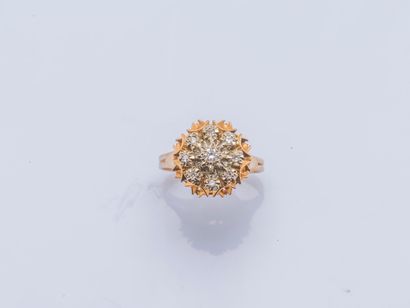 null Ring flower in yellow gold and white gold 18 carats (750 thousandths) set with...