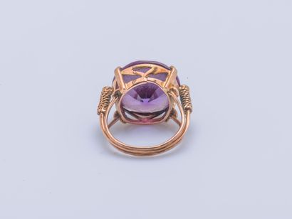 null Ring in pink gold14 carats (585 thousandths) set with a synthetic purple sapphire,...