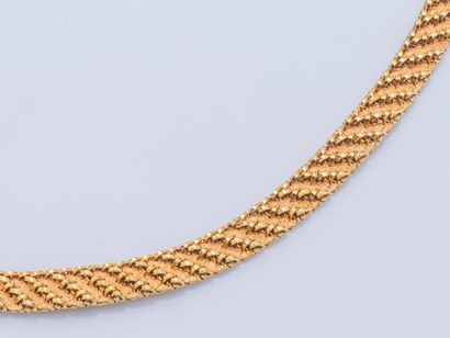 null Flexible ribbon necklace in yellow gold 18 carats (750 thousandths) with decoration...