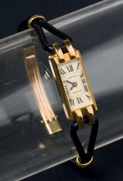 CARTIER (Duoplan / Or jaune), vers 1935 Bracelet montre style baguette signée de...