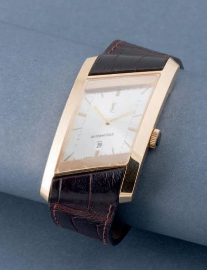 YVES ST LAURENT (Asymétrique / Rive Gauche Or rose), vers 2004 Élégante montre grande...