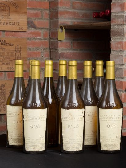 null 9 bouteilles de Côte du Jura, Domaine Rolet, 1996
Bon niveau
Etiquettes abîmées,...