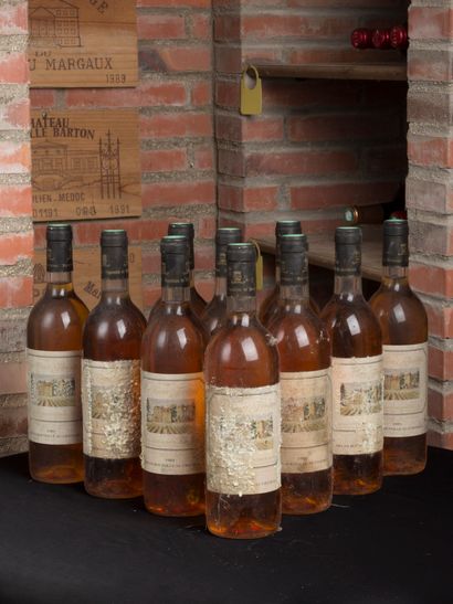 null 10 bouteilles La Tour Faugas, Côtes de Bordeaux, 1989 
Niveau bas goulot
Etiquettes...