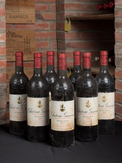 null 7 bouteilles de Château Giscours, Margaux, 1992
Niveau bas goulot 
Etiquettes...