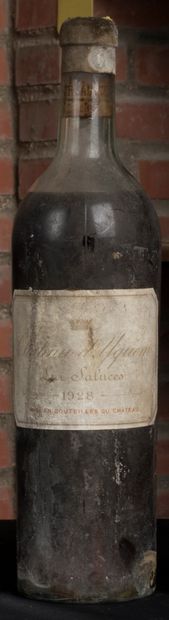 null 1 bouteille de Château d'Yquem, Sauternes,1928
Niveau bas épaule
Etiquette abîmée,...