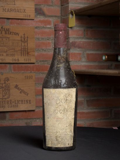 null 1 bouteilles de vin d'Arbois, Domaine Rolet,1997 
Niveau -4 cm sous la capsule
Etiquette...