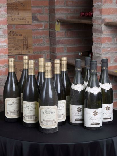 null Lot comprenant : 
- 7 bouteilles Château de Moncontour Vouvray 1993 
- 4 bouteilles...