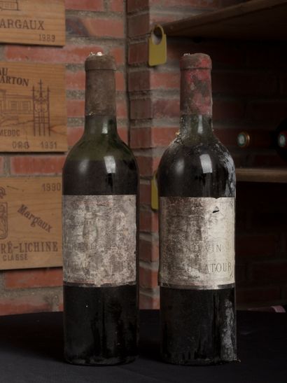 null 2 bouteilles de Château Latour , Pauillac,1964
Niveau vidange 
Capsule abîmée,...