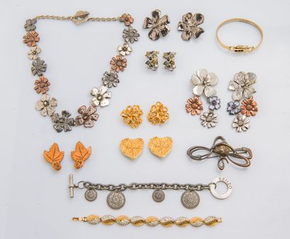 null Couture metal jewelry set including a Fendi bracelet, a Nina Ricci bracelet,...