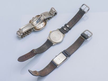 null Lot of three watches : 
CERTINA. Watch model 288 of the years 1970. Steel barrel-shaped...