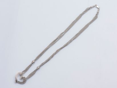 null Necklace choker in 18K white gold (750 ‰) formed of four rows of chainettes...