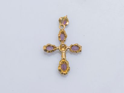 null 18K yellow gold (750 ‰) cross pendant set with oval amethysts and pearl seeds....