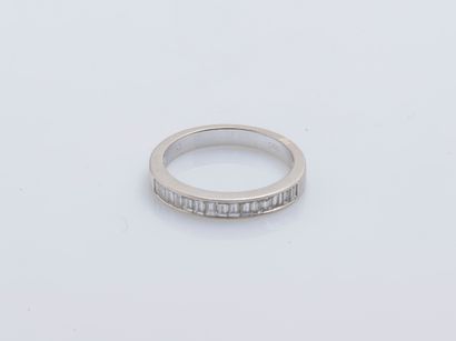 null 18K (750 ‰) white gold half wedding band set with a line of rectangular diamonds....