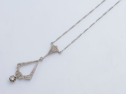 null 18K (750 ‰) white gold chain necklace adorned with an openwork pendant set with...