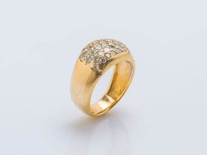 null 18K yellow gold (750 ‰) domed band ring the central oval motif paved with brilliant-cut...