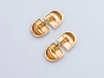 null Pair of 18K gold (750 ‰) cufflinks in three colors with geometric decoration....