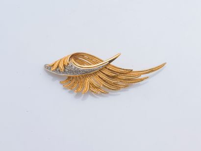 null 18K yellow gold (750 ‰) and platinum (950 ‰) bird wing brooch with naturalistic...
