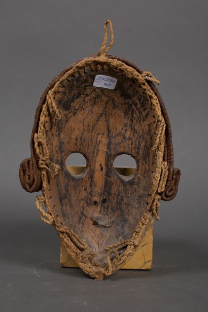 null Dan mask, Ivory Coast
Wood with brown patina, pigments, metal, fibers
1920s/1930s
H....